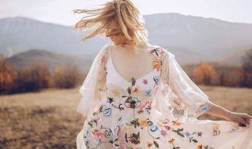 mujer hippie vestido