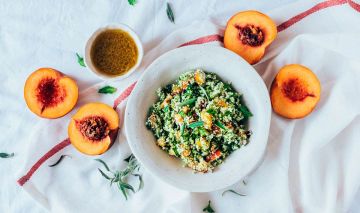 Ensalada de cruciferas con melocotones y algas 1