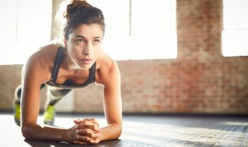 mujer ejercicios barriga plancha planks