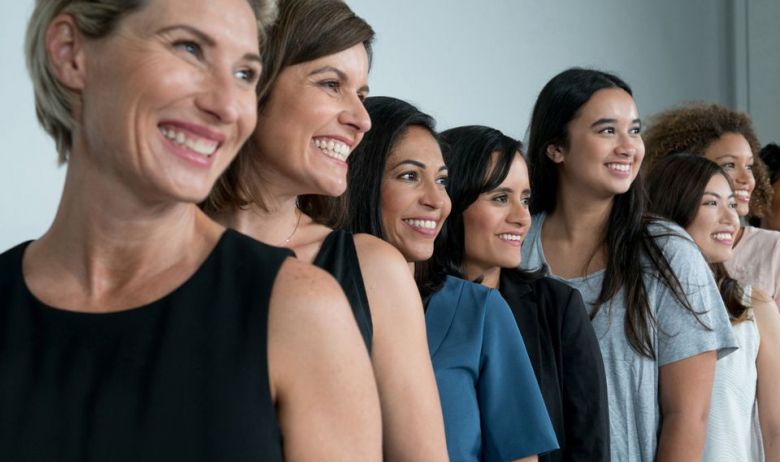 mujeres diferentes hormonas femeninas 