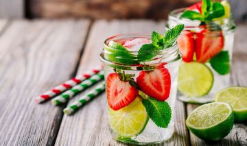 Agua con sabor a fruta