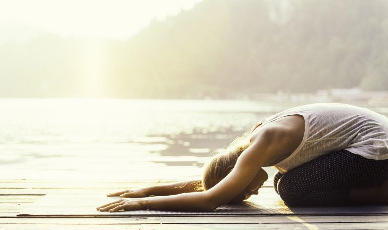 posturas de yoga contra el estrés