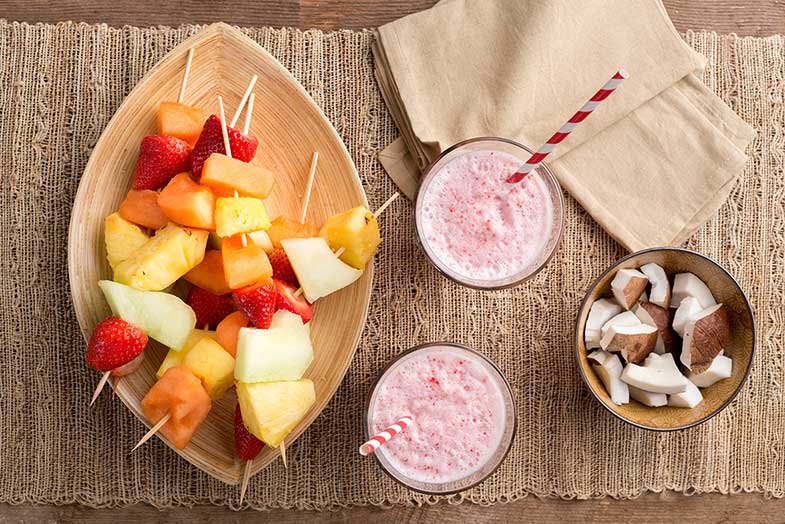 8. Brocheta de frutas