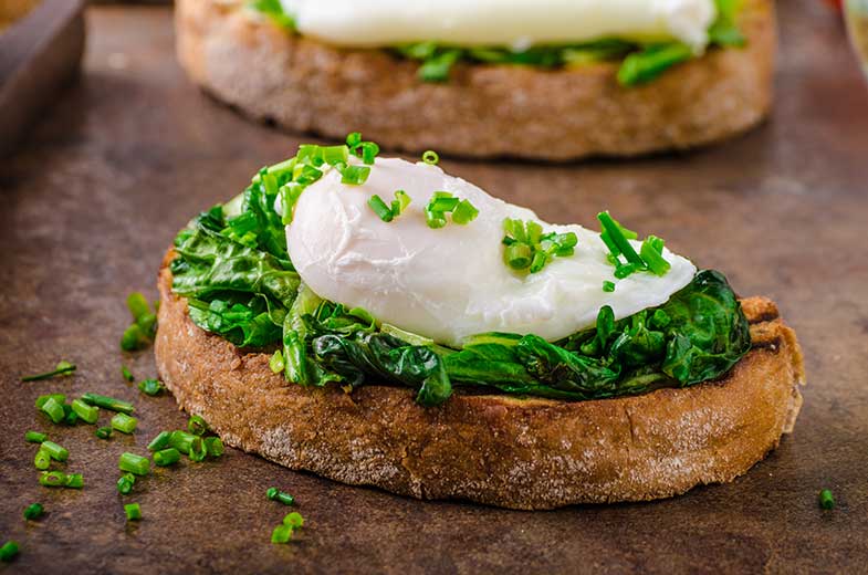 desayunos con huevo recetas tostada kale huevo