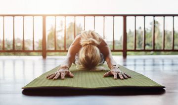 Formas de practicar yoga para principiantes